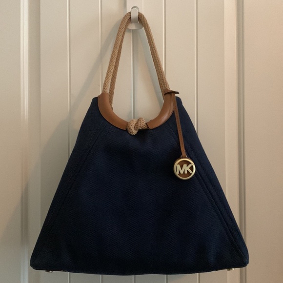 MICHAEL Michael Kors Isla Ring Shoulder Tote - Picture 9 of 16